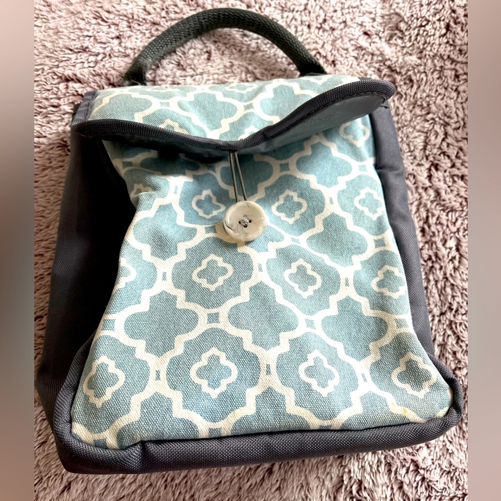 Insulated lunch bag.